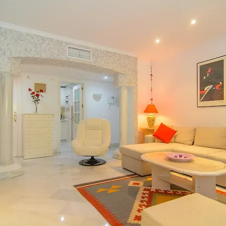 Ground Floor White Pearl Beach Apartment *